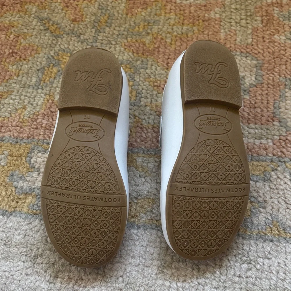 EUC Toddler Girls White Mary Jane Dress Shoes - Picture 5 of 6